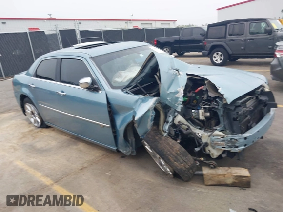 2008 Chrysler 300 C Hemi z VIN 2C3KA63HX8H335594, wystawiony jako IAAI lot #41907869 z przebiegiem Nie podano mil oraz . Historia ofert i sprzedaży dostępna na DreamBid. Obrazek 1.