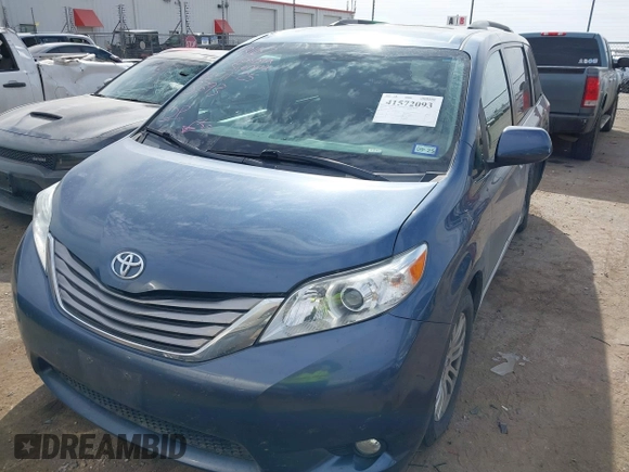 2017 Toyota Sienna XLE Auto Access Seat with VIN 5TDYZ3DC1HS888393, listed as a IAAI auction lot 41572093 with 95,290 mi miles. Bid and sale history available at carsss.com. Image 12.
