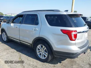 2018 Ford Explorer XLT z VIN 1FM5K7D84JGA81047, wystawiony jako IAAI lot #42216772 z przebiegiem 127 613 mil mil oraz . Historia ofert i sprzedaży dostępna na DreamBid. Obrazek 3.
