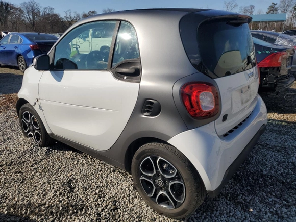 2019 Smart fortwo Pure z VIN WMEFJ9BA4KK386190, wystawiony jako Copart lot #85565094 z przebiegiem 15 531 mil mil oraz Szkody całkowita. Historia ofert i sprzedaży dostępna na DreamBid. Obrazek 2.