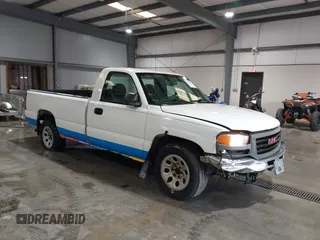 2006 GMC Sierra 1500 Work Truck z VIN 1GTEC14X46Z121290, wystawiony jako IAAI lot #42362035 z przebiegiem 254 427 mil mil oraz . Historia ofert i sprzedaży dostępna na DreamBid. Obrazek 1.