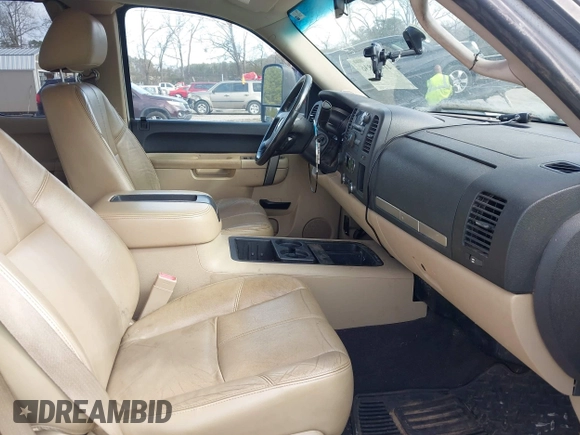 2011 Chevrolet Silverado 1500 LT with VIN 1GCRKSE01BZ264610, listed as a IAAI auction lot 41470836 with 250,686 mi miles and . Bid and sale history available at DreamBid. Image 5.
