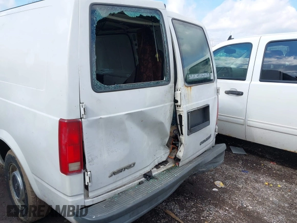 1998 Chevrolet Astro Cargo z VIN 1GCDM19WXWB139102, wystawiony jako IAAI lot #41540799 z przebiegiem 226 511 mil mil oraz . Historia ofert i sprzedaży dostępna na DreamBid. Obrazek 12.