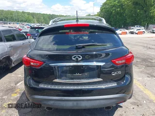 2015 Infiniti QX70 z VIN JN8CS1MW9FM483358, wystawiony jako IAAI lot #42194570 z przebiegiem 86 168 mil mil oraz . Historia ofert i sprzedaży dostępna na DreamBid. Obrazek 16.
