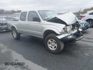 2001 Toyota Tacoma PreRunner with VIN 5TEGN92N71Z812474, listed as a IAAI auction lot 41870464 with 220,650 mi miles. Bid and sale history available at carsss.com. Image 1.