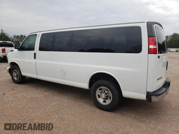2017 Chevrolet Express Passenger LT z VIN 1GAZGPFFXH1281424, wystawiony jako Copart lot #43354815 z przebiegiem 110 227 mil mil oraz Szkoda całkowita • Salvage title. Historia ofert i sprzedaży dostępna na DreamBid. Obrazek 2.