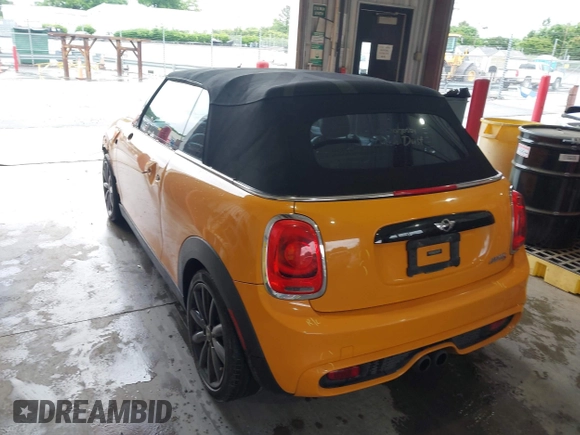 2017 MINI Convertible Cooper S z VIN WMWWG9C31H3C81428, wystawiony jako IAAI lot #42192920 z przebiegiem 75 861 mil mil oraz . Historia ofert i sprzedaży dostępna na DreamBid. Obrazek 3.