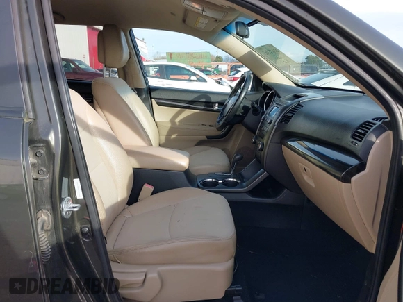 2012 Kia Sorento EX with VIN 5XYKUCA68CG275924, listed as a IAAI auction lot 41623363 with 173,078 mi miles. Bid and sale history available at carsss.com. Image 5.
