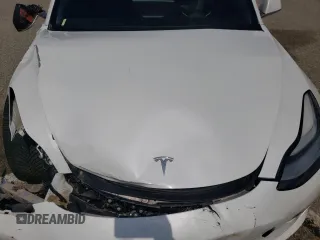 2018 Tesla Model 3 Long Range Battery z VIN 5YJ3E1EB4JF085278, wystawiony jako Copart lot #55468385 z przebiegiem 101 902 mil mil oraz Szkoda całkowita • Salvage title. Historia ofert i sprzedaży dostępna na DreamBid. Obrazek 11.