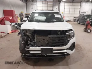 2024 Volkswagen Atlas SEL Premium R-Line z VIN 1V2FR2CA0RC507586, wystawiony jako IAAI lot #40921678 z przebiegiem 26 996 mil mil oraz . Historia ofert i sprzedaży dostępna na DreamBid. Obrazek 12.