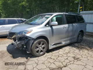 2015 Toyota Sienna SE с VIN 5TDXK3DCXFS580975, выставлен на аукционе Copart как лот 56309505 с пробегом 154 073 миль миль и Списание • Salvage title. История ставок и продаж доступна на DreamBid. Изображение 1.
