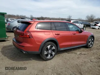 2021 Volvo V60 z VIN YV4102WK9M1070764, wystawiony jako Copart lot #46495284 z przebiegiem 30 074 mil mil oraz . Historia ofert i sprzedaży dostępna na DreamBid. Obrazek 3.
