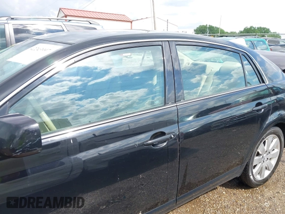 2007 Toyota Avalon XL z VIN 4T1BK36B87U184714, wystawiony jako IAAI lot #42243997 z przebiegiem 165 691 mil mil oraz . Historia ofert i sprzedaży dostępna na DreamBid. Obrazek 15.