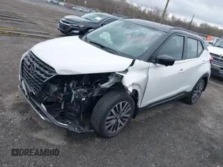 2021 Nissan Kicks SR z VIN 3N1CP5DV2ML492750, wystawiony jako IAAI lot #41918321 z przebiegiem 40 634 mil mil oraz . Historia ofert i sprzedaży dostępna na DreamBid. Obrazek 2.