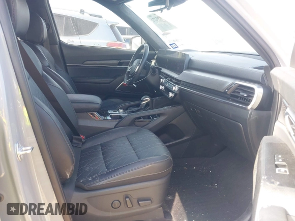 2024 Kia Telluride SX Prestige X-Pro z VIN 5XYP5DGCXRG445215, wystawiony jako IAAI lot #40995272 z przebiegiem 17 931 mil mil oraz . Historia ofert i sprzedaży dostępna na DreamBid. Obrazek 5.