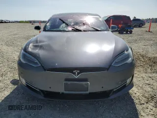 2018 Tesla Model S 75D z VIN 5YJSA1E23JF263642, wystawiony jako Copart lot #50647665 z przebiegiem 71 416 mil mil oraz Szkoda całkowita • Salvage title. Historia ofert i sprzedaży dostępna na DreamBid. Obrazek 5.