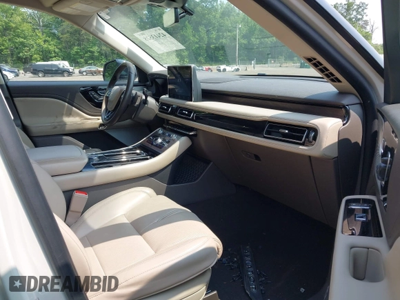 2020 Lincoln Aviator Reserve with VIN 5LM5J7XC8LGL00255, listed as a IAAI auction lot 42413528 with 24,480 mi miles and . Bid and sale history available at DreamBid. Image 5.