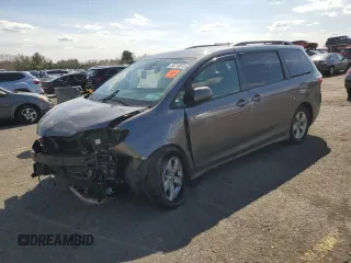 2018 Toyota Sienna LE Auto Access Seat with VIN 5TDKZ3DC8JS938914, listed as a Copart auction lot 50710015 with 41,859 mi miles and Salvage Title. Bid and sale history available at carsss.com. Image 1.