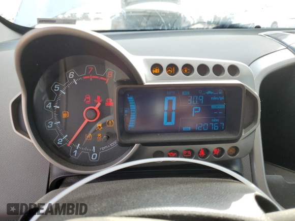 2016 Chevrolet Sonic LTZ z VIN 1G1JE6SB8G4159979, wystawiony jako Copart lot #83398084 z przebiegiem 120 767 mil mil oraz Szkoda całkowita • Salvage title. Historia ofert i sprzedaży dostępna na DreamBid. Obrazek 9.