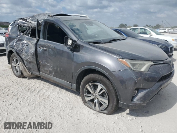 2018 Toyota RAV4 XLE with VIN 2T3WFREV0JW409386, listed as a Copart auction lot 53428615 with 91,999 mi miles and Salvage Title. Bid and sale history available at carsss.com. Image 4.
