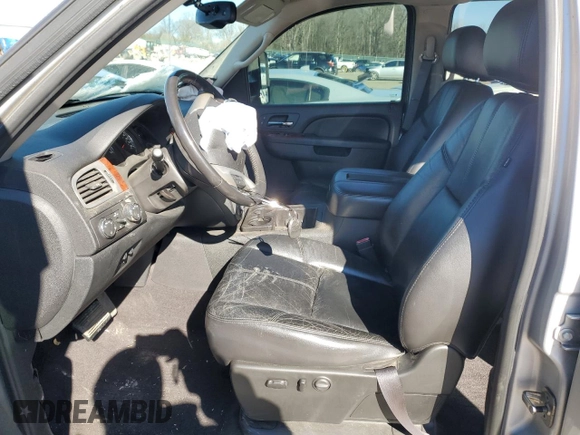 2011 GMC Sierra 2500HD SLT z VIN 1GT121E89BF191758, wystawiony jako Copart lot #87836355 z przebiegiem 128 153 mil mil oraz Szkoda całkowita • Salvage title. Historia ofert i sprzedaży dostępna na DreamBid. Obrazek 7.
