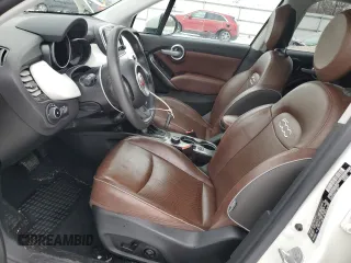 2016 FIAT 500X Lounge z VIN ZFBCFYDT2GP365900, wystawiony jako Copart lot #44891615 z przebiegiem 129 299 mil mil oraz Szkody całkowita. Historia ofert i sprzedaży dostępna na DreamBid. Obrazek 7.