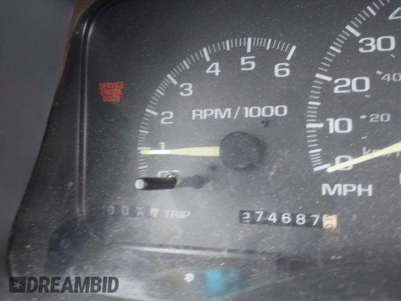 1999 Chevrolet Suburban with VIN 3GNEC16R5XG114890, listed as a IAAI auction lot 41345029 with 274,687 mi miles. Bid and sale history available at carsss.com. Image 7.