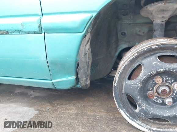 1994 Ford Escort z VIN 3FARP13J0RR121191, wystawiony jako IAAI lot #42202443 z przebiegiem 111 111 mil mil oraz . Historia ofert i sprzedaży dostępna na DreamBid. Obrazek 6.