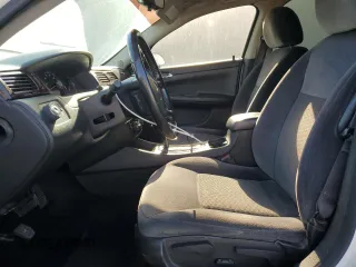 2014 Chevrolet Impala LT z VIN 2G1WB5E34E1147639, wystawiony jako Copart lot #56320445 z przebiegiem 121 243 mil mil oraz Czysty tytuł • Clean title. Historia ofert i sprzedaży dostępna na DreamBid. Obrazek 7.