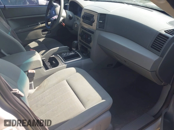 2006 Jeep Grand Cherokee Laredo with VIN 1J4GS48K56C260532, listed as a IAAI auction lot 42607110 with 153,110 mi miles and . Bid and sale history available at DreamBid. Image 5.