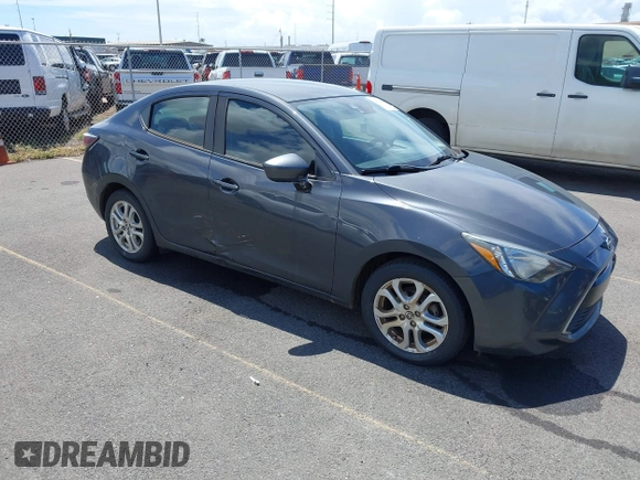 2016 Scion iA z VIN 3MYDLBZV5GY113222, wystawiony jako IAAI lot #42076460 z przebiegiem 112 249 mil mil oraz . Historia ofert i sprzedaży dostępna na DreamBid. Obrazek 1.