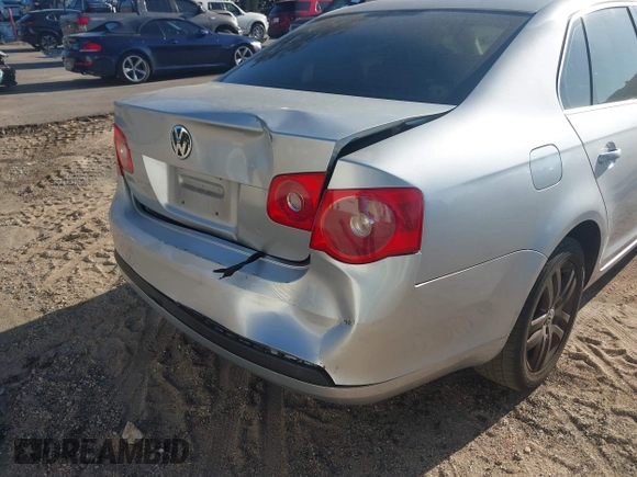 2006 Volkswagen Jetta 2.5L z VIN 3VWRF71K56M703871, wystawiony jako IAAI lot #41667114 z przebiegiem 119 569 mil mil oraz . Historia ofert i sprzedaży dostępna na DreamBid. Obrazek 6.