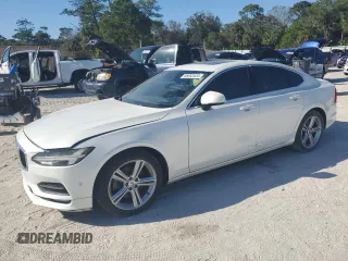2017 Volvo S90 Momentum with VIN YV1102AK9H1008372, listed as a Copart auction lot 86663424 with 161,790 mi miles and Clean Title. Bid and sale history available at carsss.com. Image 1.