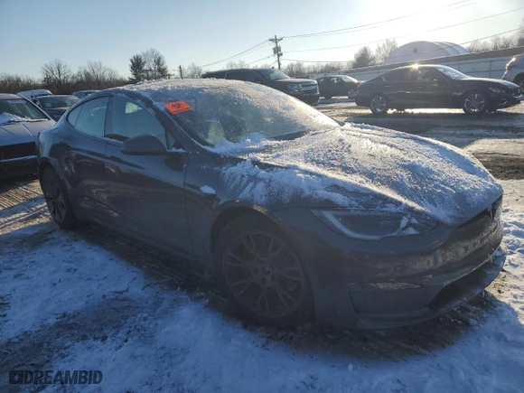 2022 Tesla Model S with VIN 5YJSA1E59NF486526, listed as a Copart auction lot 42167695 with 0 mi miles and Salvage Title. Bid and sale history available at carsss.com. Image 4.