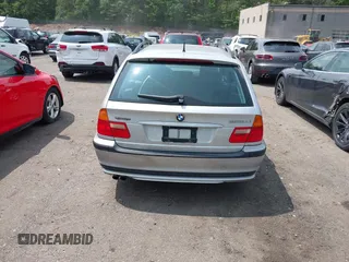 2002 BMW 3 Series 325xi with VIN WBAEP33422PF00009, listed as a IAAI auction lot 42371590 with 361,936 mi miles and . Bid and sale history available at DreamBid. Image 13.