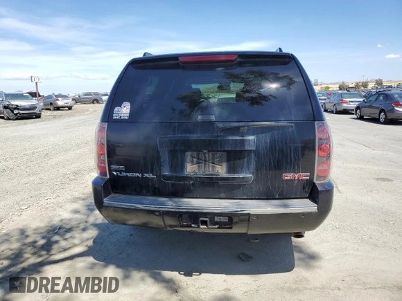 2011 GMC Yukon XL Denali z VIN 1GKS2MEF9BR321013, wystawiony jako Copart lot #57113565 z przebiegiem 178 497 mil mil oraz Tytuł czysty. Historia ofert i sprzedaży dostępna na DreamBid. Obrazek 6.