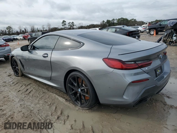2024 BMW 8 Series M850i xDrive z VIN WBABC4C0XRCN56084, wystawiony jako Copart lot #86747974 z przebiegiem Nie podano mil oraz Szkody całkowita. Historia ofert i sprzedaży dostępna na DreamBid. Obrazek 2.