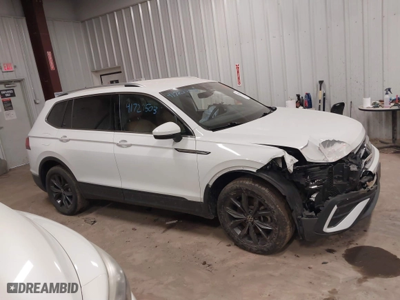 2022 Volkswagen Tiguan SE with VIN 3VV2B7AX0NM037109, listed as a IAAI auction lot 41727503 with 37,637 mi miles. Bid and sale history available at carsss.com. Image 13.
