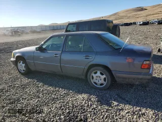 1995 Mercedes-Benz 400 with VIN WDBEA34E1SC269568, listed as a Copart auction lot 49800915 with 171,214 mi miles and Salvage Title. Bid and sale history available at carsss.com. Image 2.