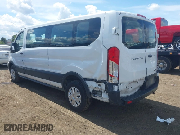 2021 Ford Transit Passenger XL z VIN 1FBAX2Y87MKA31170, wystawiony jako IAAI lot #42348150 z przebiegiem 60 124 mil mil oraz . Historia ofert i sprzedaży dostępna na DreamBid. Obrazek 3.
