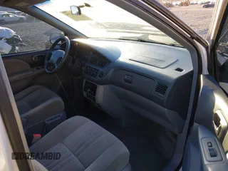 2001 Toyota Sienna CE with VIN 4T3ZF19C91U335568, listed as a IAAI auction lot 41534274 with 179,397 mi miles. Bid and sale history available at carsss.com. Image 5.