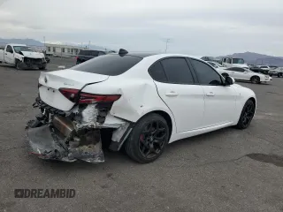 2022 Alfa Romeo Giulia Veloce z VIN ZARFAMBN1N7663010, wystawiony jako Copart lot #49127975 z przebiegiem 13 822 mil mil oraz Szkoda całkowita • Salvage title. Historia ofert i sprzedaży dostępna na DreamBid. Obrazek 3.