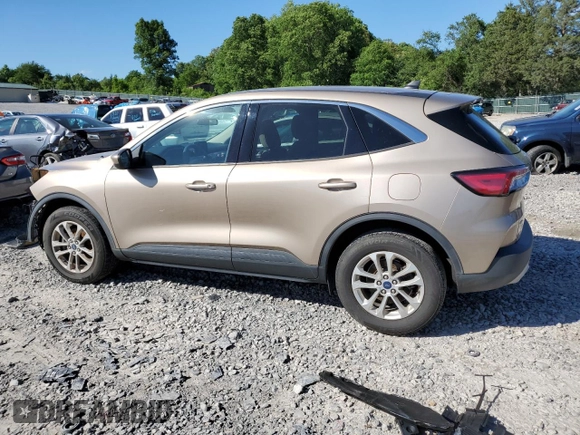 2020 Ford Escape SE z VIN 1FMCU9G69LUB63156, wystawiony jako Copart lot #57412545 z przebiegiem 82 230 mil mil oraz Czysty tytuł • Clean title. Historia ofert i sprzedaży dostępna na DreamBid. Obrazek 2.