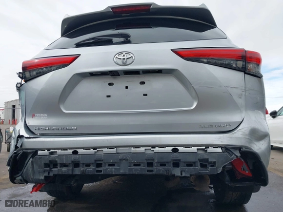 2020 Toyota Highlander XLE with VIN 5TDGZRBH1LS502142, listed as a IAAI auction lot 41819000 with 107,619 mi miles. Bid and sale history available at carsss.com. Image 6.