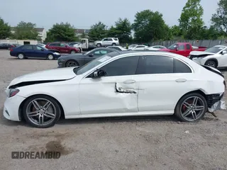 2018 Mercedes-Benz E 300 z VIN WDDZF4JBXJA448650, wystawiony jako IAAI lot #42343961 z przebiegiem 92 810 mil mil oraz . Historia ofert i sprzedaży dostępna na DreamBid. Obrazek 14.