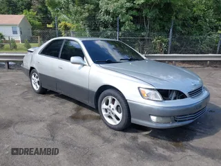 2001 Lexus ES 300 z VIN JT8BF28GX10338641, wystawiony jako IAAI lot #42198332 z przebiegiem 163 212 mil mil oraz . Historia ofert i sprzedaży dostępna na DreamBid. Obrazek 1.