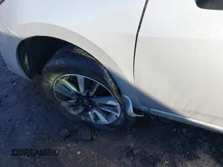 2024 Nissan Versa S z VIN 3N1CN8DV8RL866194, wystawiony jako IAAI lot #41420972 z przebiegiem 23 000 mil mil oraz . Historia ofert i sprzedaży dostępna na DreamBid. Obrazek 6.