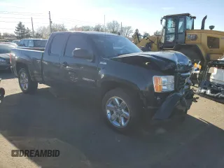 2013 GMC Sierra 1500 SLT z VIN 1GTR2WE70DZ291501, wystawiony jako Copart lot #80704824 z przebiegiem 112 351 mil mil oraz Szkoda całkowita • Salvage title. Historia ofert i sprzedaży dostępna na DreamBid. Obrazek 4.