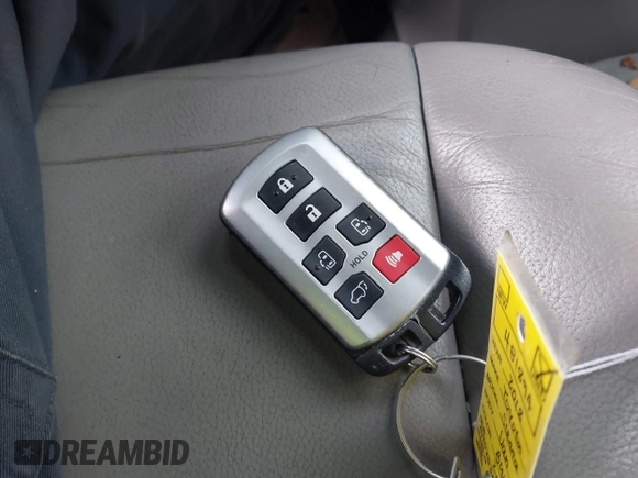 2018 Toyota Sienna XLE with VIN 5TDDZ3DC0JS204454, listed as a IAAI auction lot 41256608 with 153,543 mi miles. Bid and sale history available at carsss.com. Image 11.