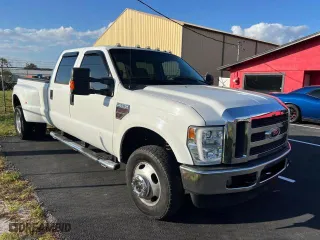 2008 Ford Super Duty F-350 DRW XL with VIN 1FTWW33R98EA23148, listed as a Copart auction lot 45011285 with 252,851 mi miles and Clean Title. Bid and sale history available at carsss.com. Image 1.